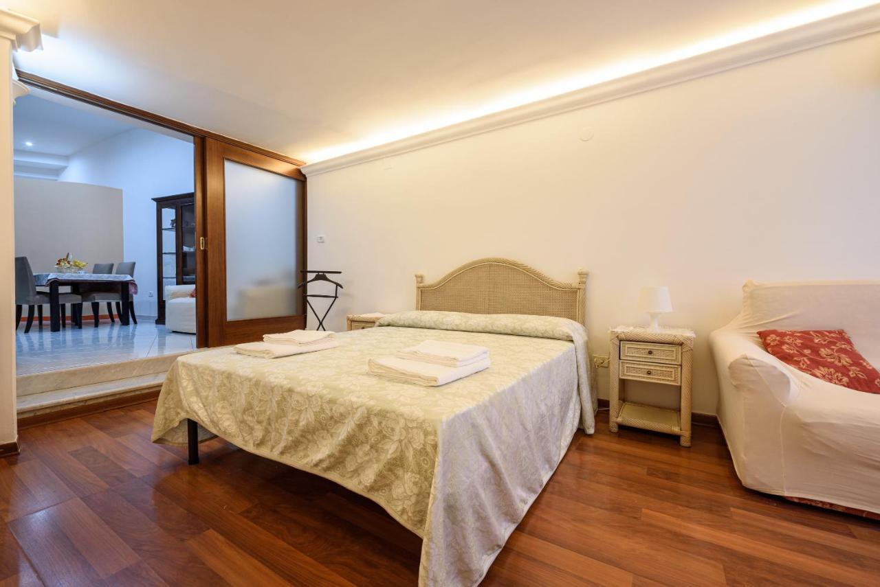 Via Avvocata 25 Apartment เนเปิลส์ ภายนอก รูปภาพ
